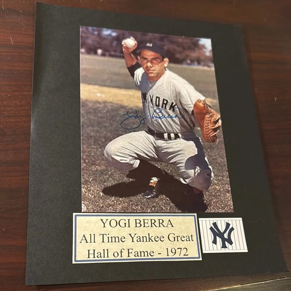 Yogi Berra All Time Yankee Great Hall of Fame 1972 Plaque - Black signed - Picture 1 of 1